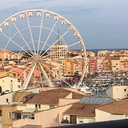 Vue Mer/port Au Centre Port אגדה