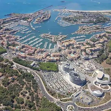 Vue Mer/port Au Centre Port * אגדה
